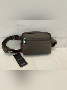 NEW Tumi Voyageur SEDONA 7.5” Nylon Crossbody Sling Waist Pack - MINK GRAY